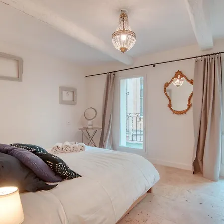 Promenade Du Cours Furnished Flat * Aix-en-Provence