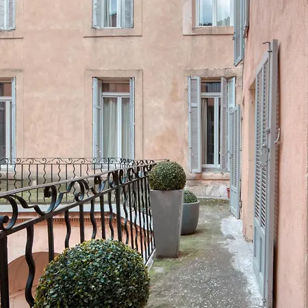 Promenade Du Cours Furnished Flat * Aix-en-Provence